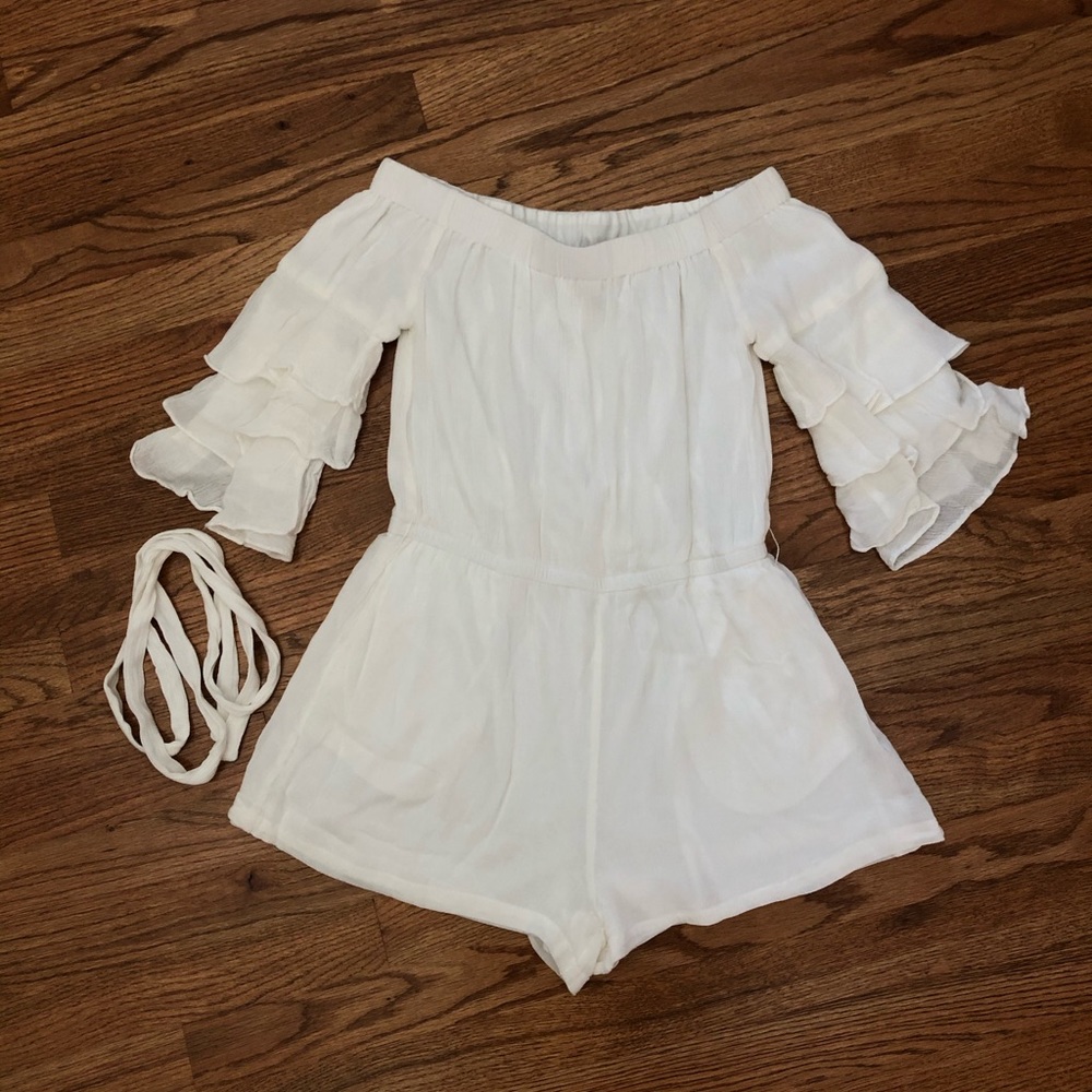 LULU’s White Romper Size S